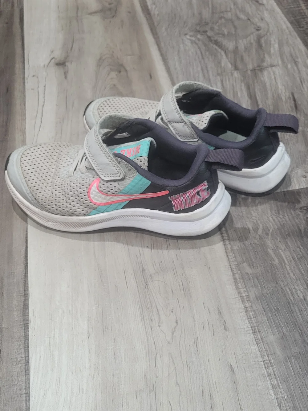 Girl's Nike Star Runner 3 SE Mesh Sneaker with Pink and Teal Accent